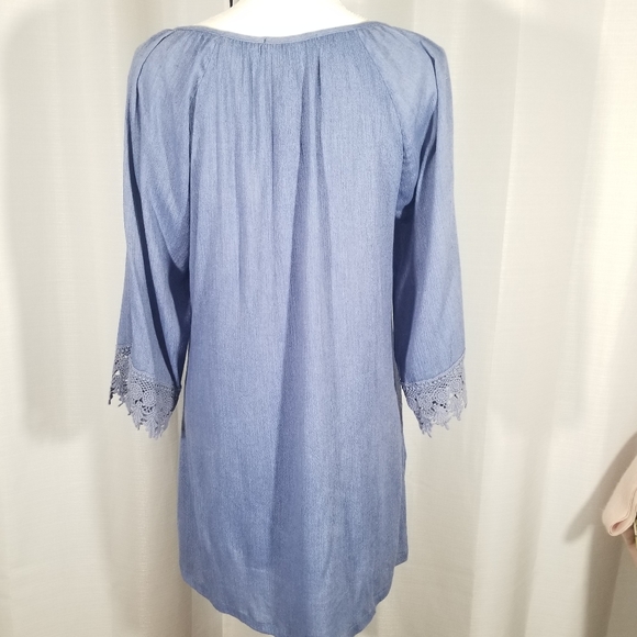 Naif blue crochet accent dress. Size M - Picture 3 of 8